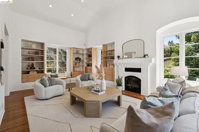 1200 Westview Dr, Berkeley, CA 94705