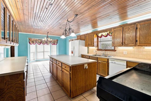 31 Poinsetta Road, Sulphur, LA 70663