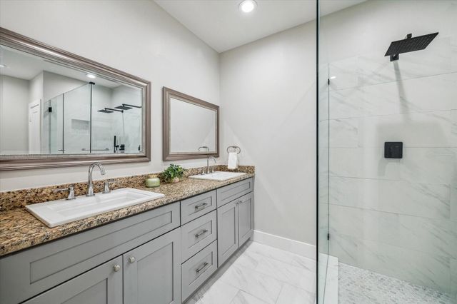 2219 Mckee Street, Houston, TX 77009