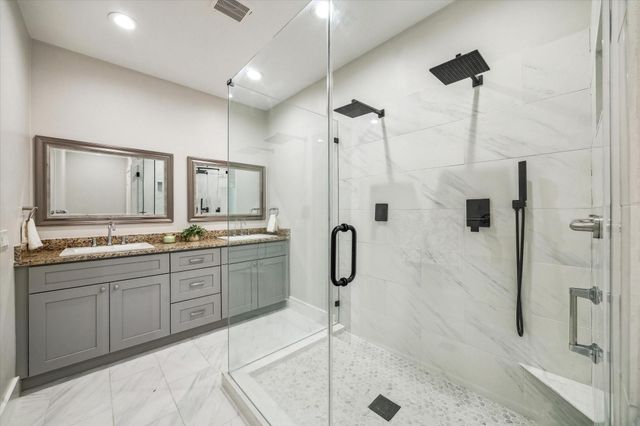 2219 Mckee Street, Houston, TX 77009