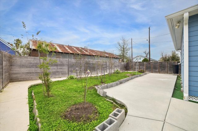 2219 Mckee Street, Houston, TX 77009