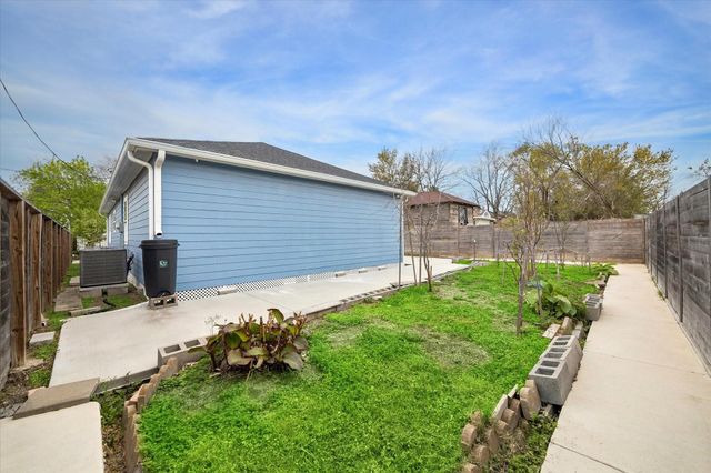 2219 Mckee Street, Houston, TX 77009