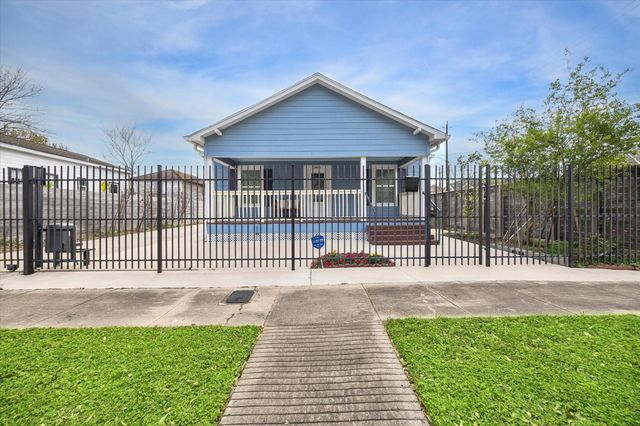 2219 Mckee Street, Houston, TX 77009