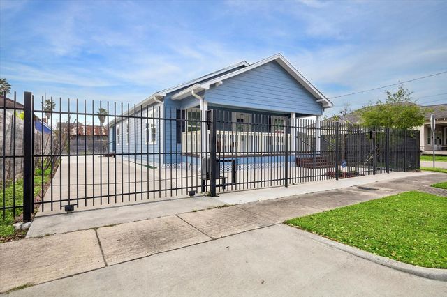 2219 Mckee Street, Houston, TX 77009