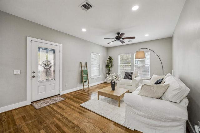 2219 Mckee Street, Houston, TX 77009