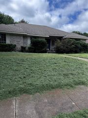 13316 Fall Manor Drive, Dallas, TX 75243