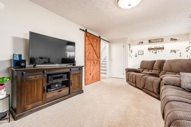 1079 Hilton Drive, Reynoldsburg, OH 43068