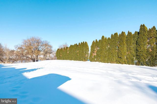 431 CARMARTHEN CT, Exton, PA 19341