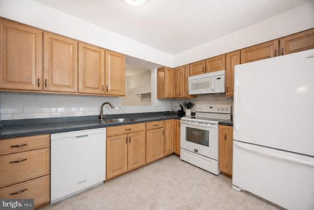 431 CARMARTHEN CT, Exton, PA 19341