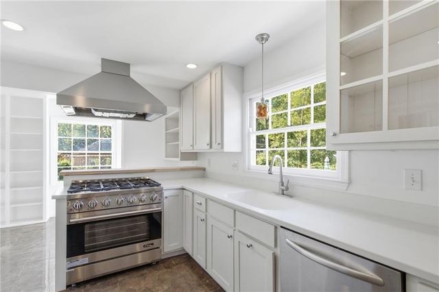 978 Winburn Drive, East Point, GA 30344