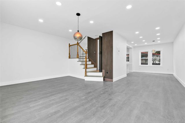 113-22 204th Street, Saint Albans, NY 11412