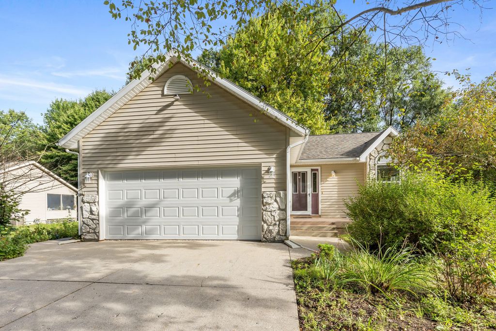 10546 Wildwood Drive, Eureka Twp, MI 48838
