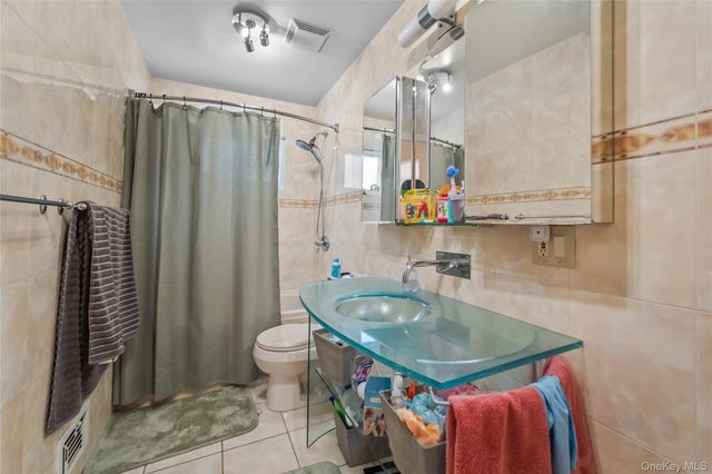 3 Greentree Drive, Scarsdale, NY 10583