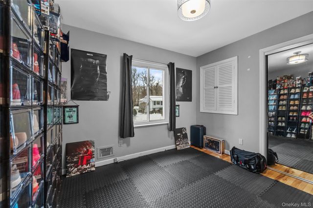 3 Greentree Drive, Scarsdale, NY 10583