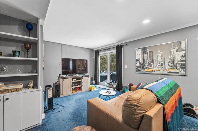 3 Greentree Drive, Scarsdale, NY 10583