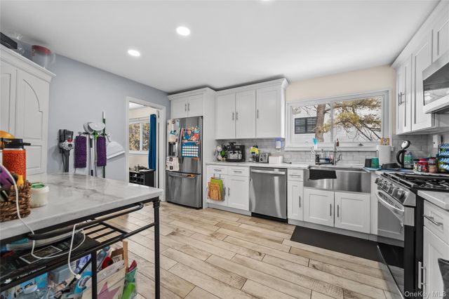 3 Greentree Drive, Scarsdale, NY 10583