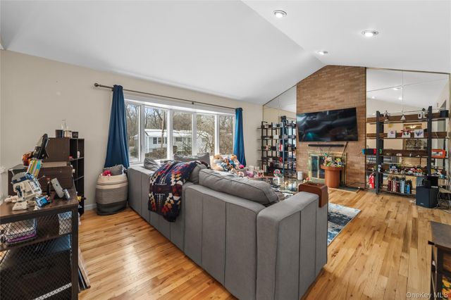 3 Greentree Drive, Scarsdale, NY 10583