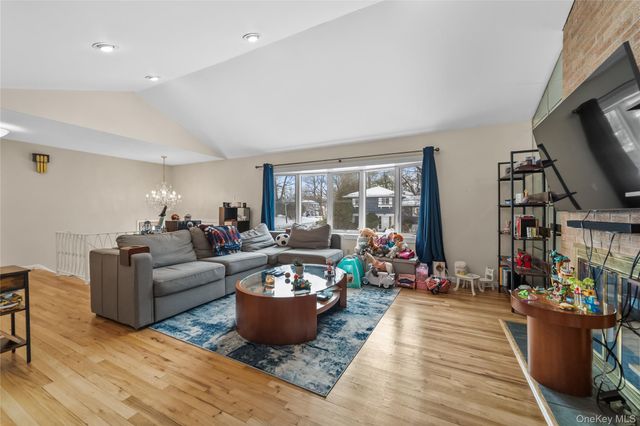 3 Greentree Drive, Scarsdale, NY 10583