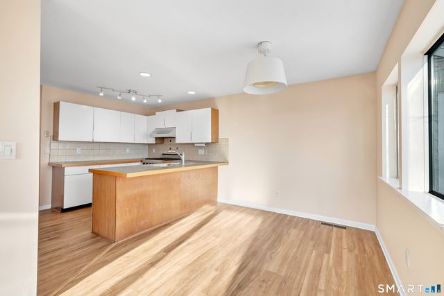 675 Townsend Avenue 104, New Haven, CT 06512