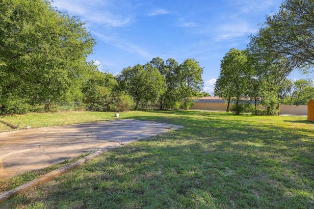 512 E Main Street, Whitesboro, TX 76273
