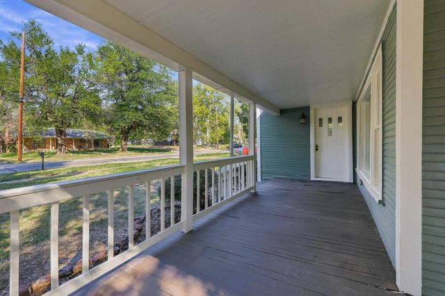512 E Main Street, Whitesboro, TX 76273