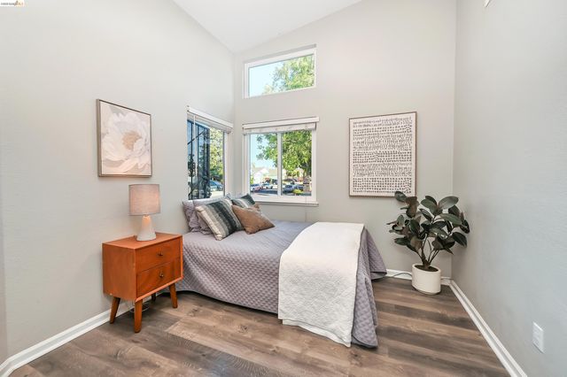 200 Spindrift Ct, Oakley, CA 94561