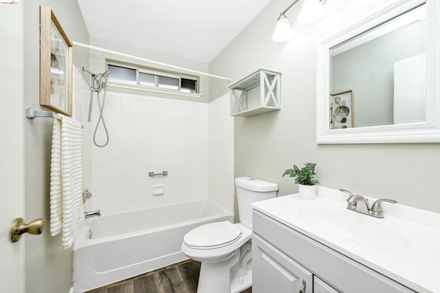 200 Spindrift Ct, Oakley, CA 94561