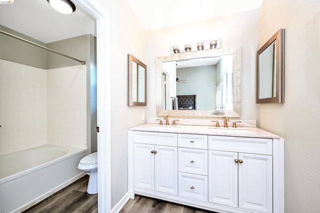 200 Spindrift Ct, Oakley, CA 94561