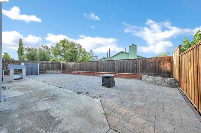 200 Spindrift Ct, Oakley, CA 94561