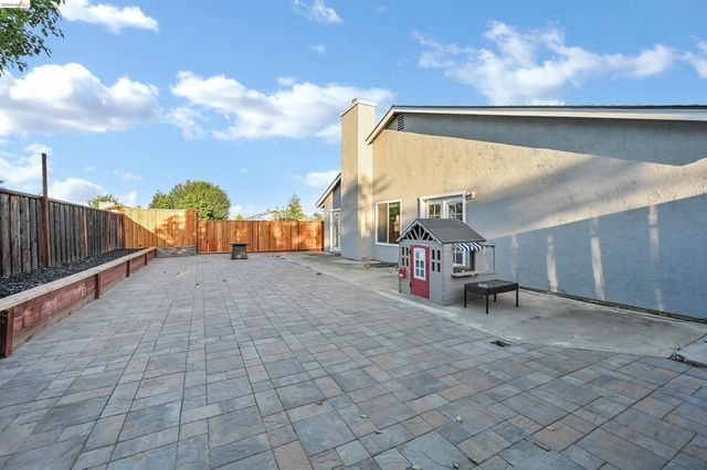 200 Spindrift Ct, Oakley, CA 94561
