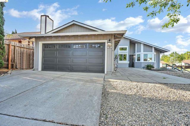 200 Spindrift Ct, Oakley, CA 94561