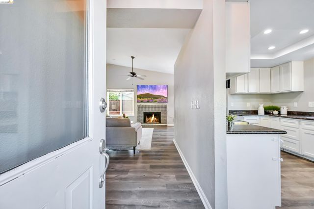 200 Spindrift Ct, Oakley, CA 94561