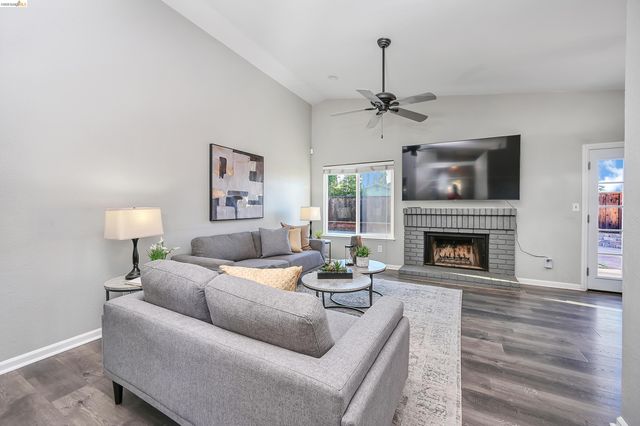 200 Spindrift Ct, Oakley, CA 94561
