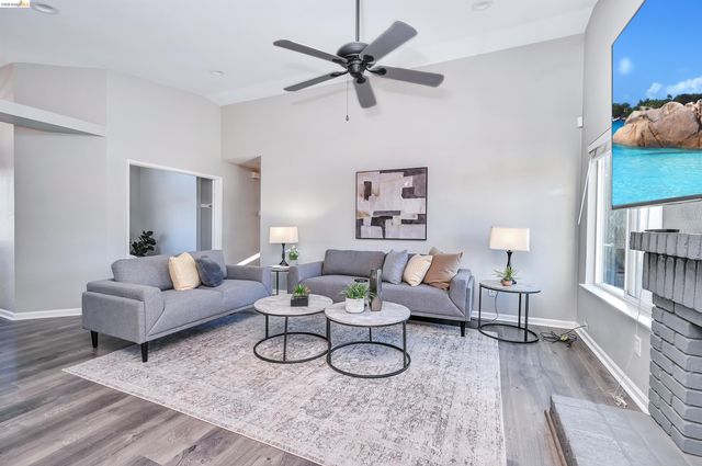 200 Spindrift Ct, Oakley, CA 94561