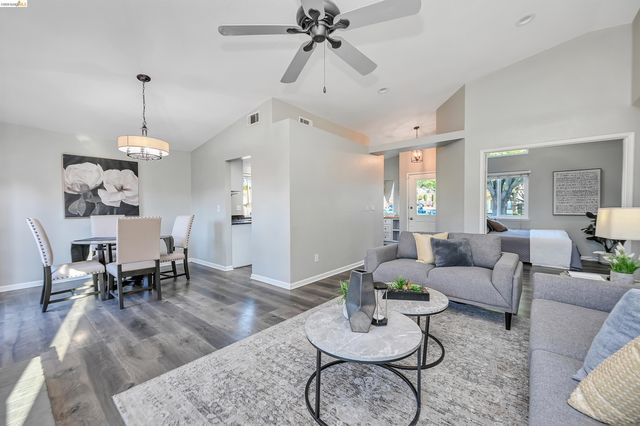 200 Spindrift Ct, Oakley, CA 94561