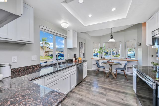 200 Spindrift Ct, Oakley, CA 94561