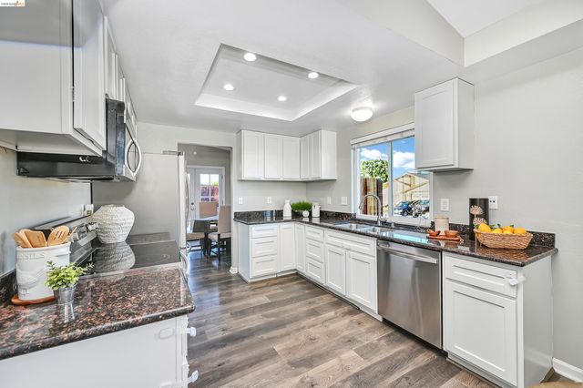 200 Spindrift Ct, Oakley, CA 94561