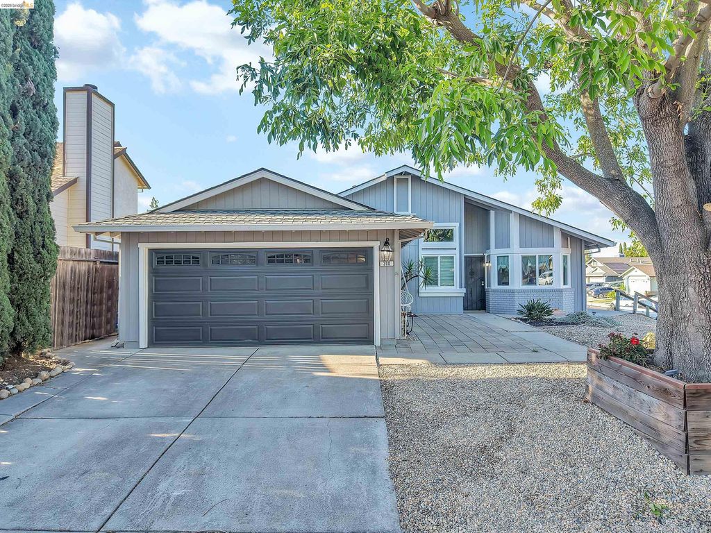 200 Spindrift Ct, Oakley, CA 94561