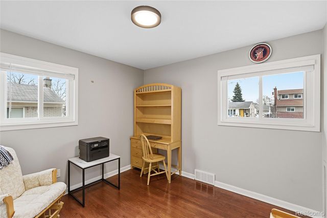 1087 N Stephen Avenue, Clawson, MI 48017