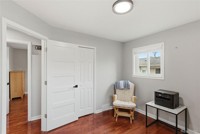 1087 N Stephen Avenue, Clawson, MI 48017