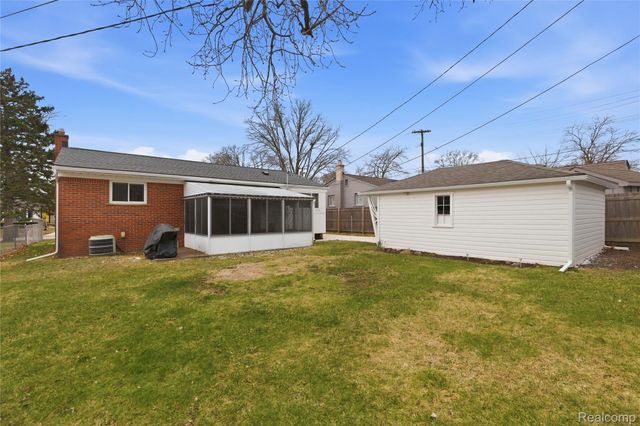 1087 N Stephen Avenue, Clawson, MI 48017