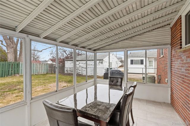 1087 N Stephen Avenue, Clawson, MI 48017