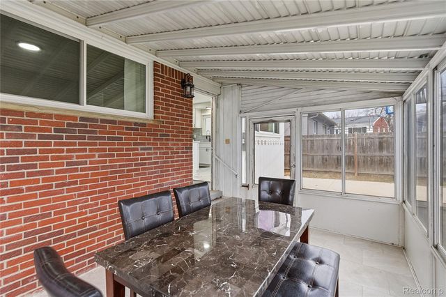 1087 N Stephen Avenue, Clawson, MI 48017