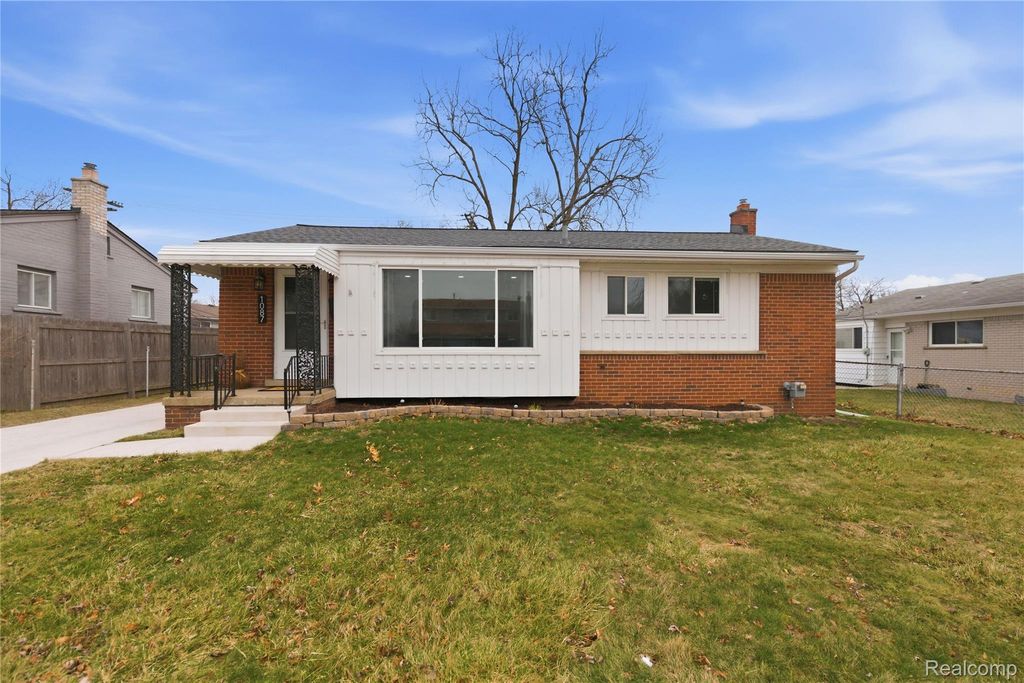 1087 N Stephen Avenue, Clawson, MI 48017
