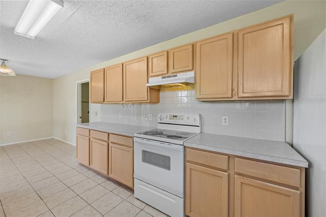 6632 Canyon Oak Drive, Fort Worth, TX 76112