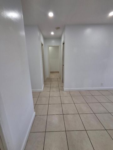 1250 E SAMPLE Road 303, Pompano Beach, FL 33064