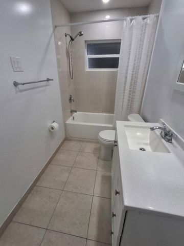 1250 E SAMPLE Road 303, Pompano Beach, FL 33064