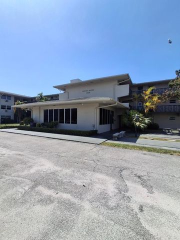 1250 E SAMPLE Road 303, Pompano Beach, FL 33064