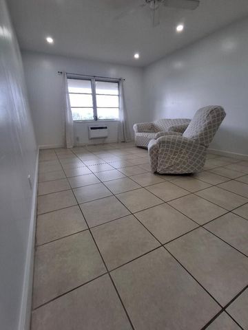 1250 E SAMPLE Road 303, Pompano Beach, FL 33064