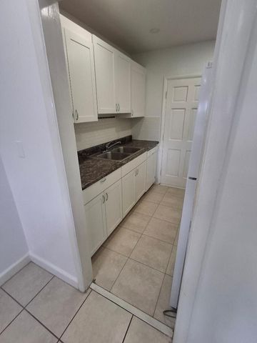 1250 E SAMPLE Road 303, Pompano Beach, FL 33064